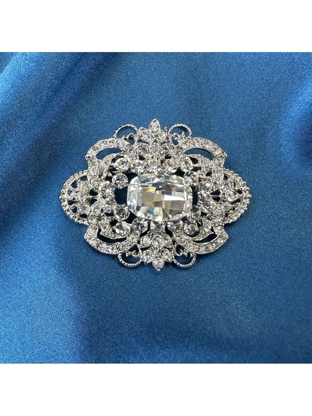 Crystal silvertone brooch NEW